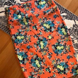 Small LulaRoe Cassie
